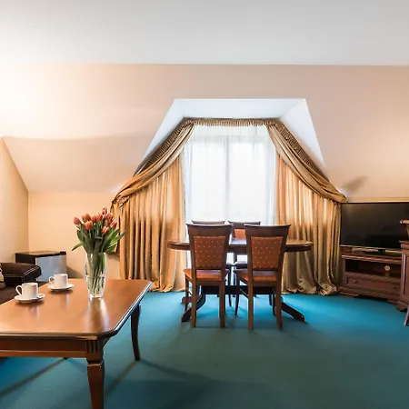 Wersal מלון זקופאנה